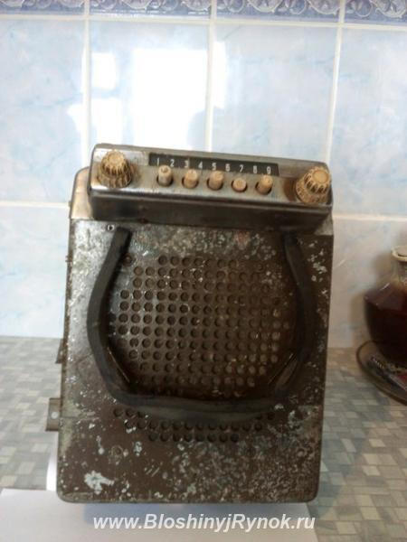 Старинный ретро-радиоприемник. Россия, Пензенская область,  Пенза