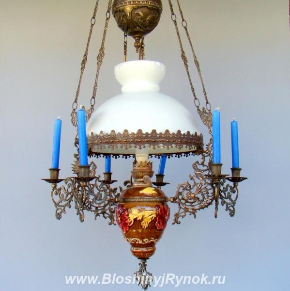 Старинная люстра со свечами. Россия, Калининградская область,  Калининград