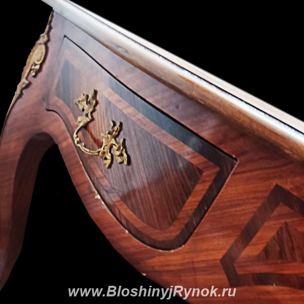Деревянный письменный стол, резной. Россия, Москва, Центральный АО