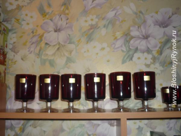 Комплект стаканов и рюмок рубинового цвета. Россия, Москва, Западный АО