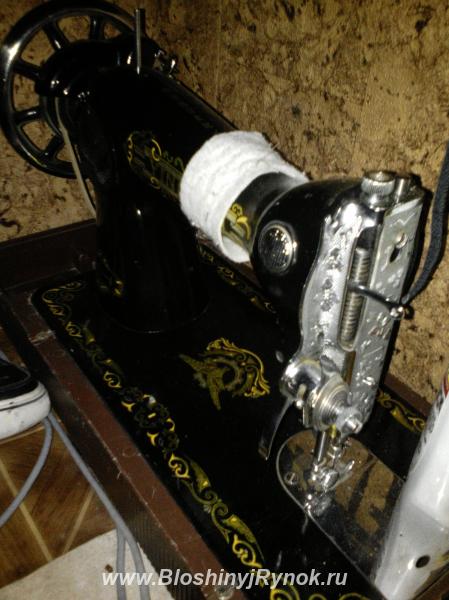 Старинная японская швейная машинка. Россия, Краснодарский край,  Краснодар